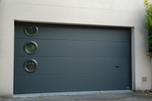 Installation porte de garage avec portillon ROMAGNAT (63) à ROMAGNAT (63)